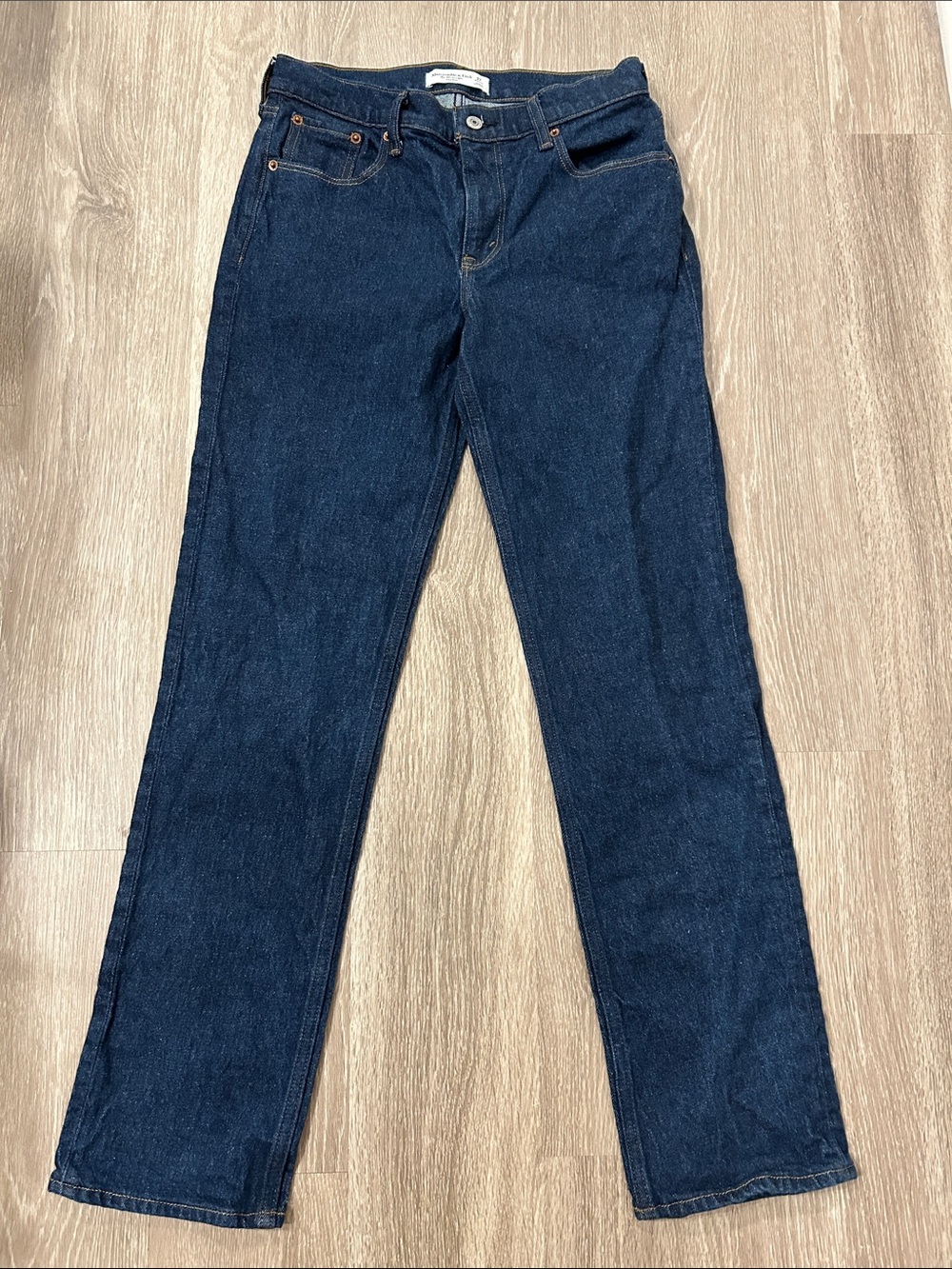 Abercrombie & Fitch - The ‘90s Straight Mid Rise Jeans